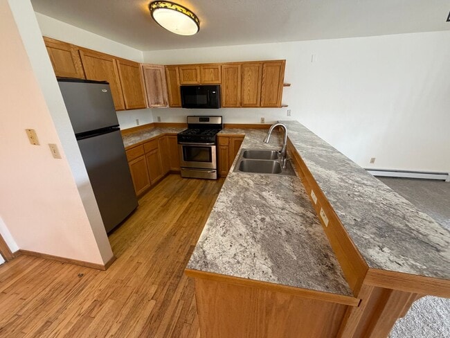 Building Photo - Remodeled and ready to be your home!
