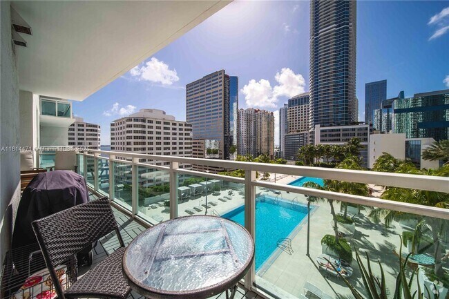 Building Photo - 950 Brickell Bay Dr Unit 1407 Rental