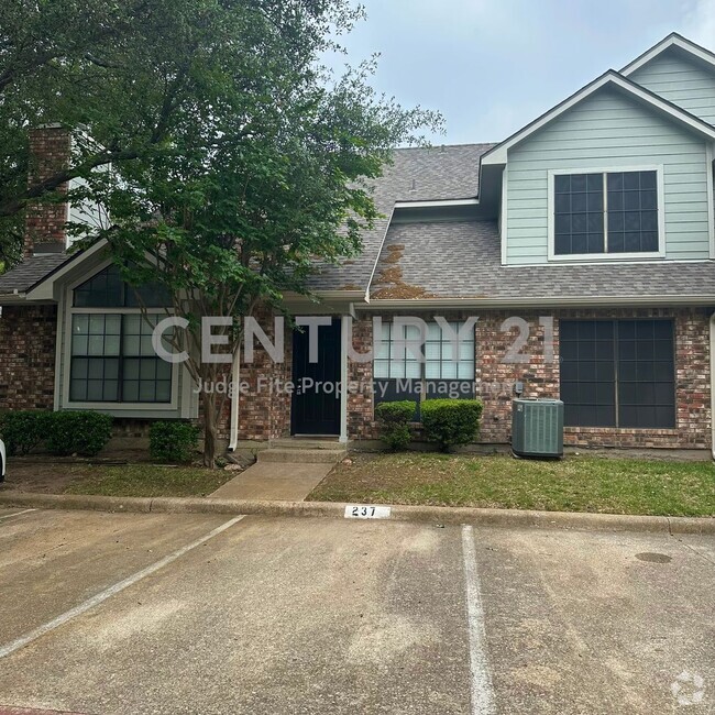 Building Photo - Beautiful 2-Story 2/2 Condo Located in Cop... Unit 101J