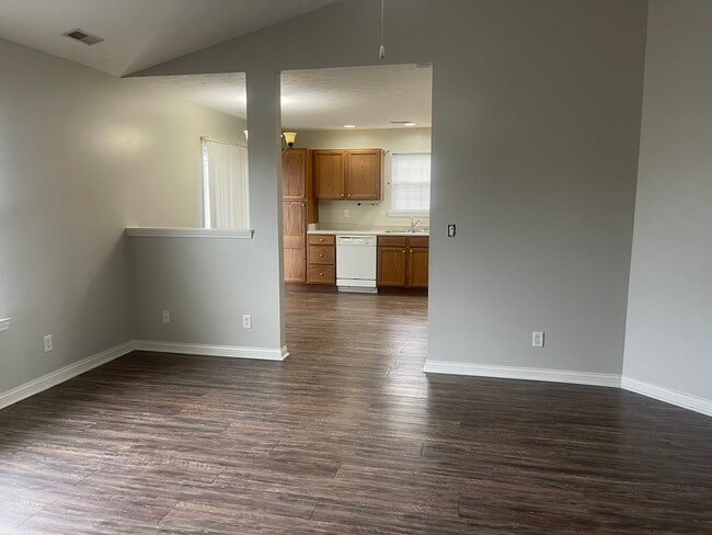 Photo - 406 Camden Cir
