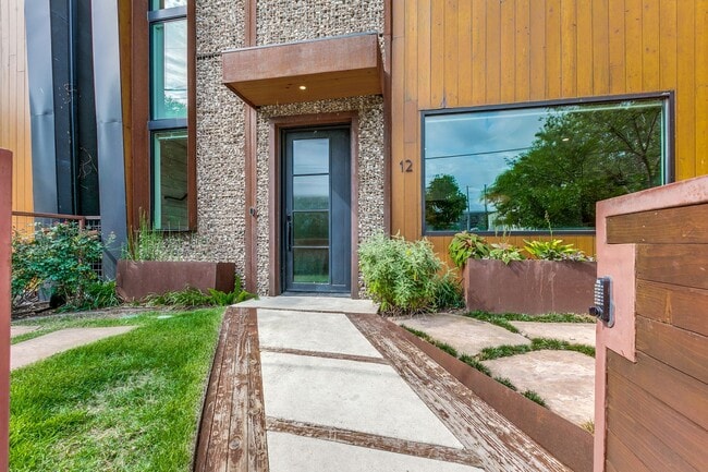 Photo - LUXURY TOWNHOME IN LONE STAR DISTRICT