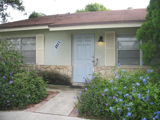 Photo - 3921 Wilshire St
