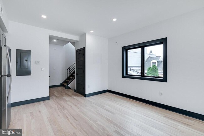 Photo - 555 N Lawrence St