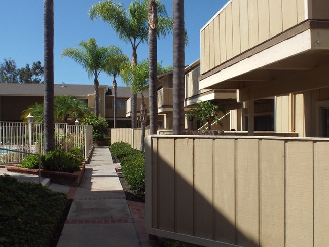 Aloma Apartments