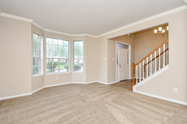 Photo - 215 Windrift Ct