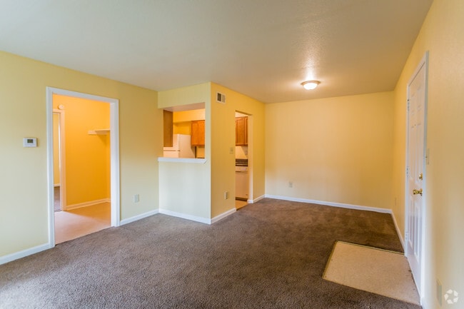 1/1 Large Living/Diningroom - Walden Pointe