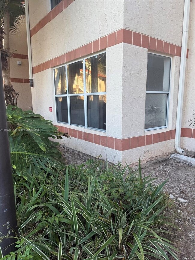 Building Photo - 3320 Pinewalk Dr N Unit 1715