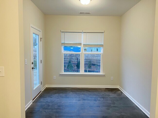 Photo - 1106 Crater Lake Way