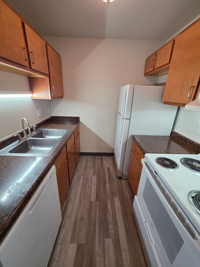 Photo - Riverwood Apartments