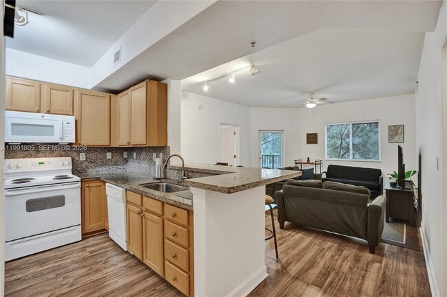 Photo - 6001 SW 70th St Unidad 252