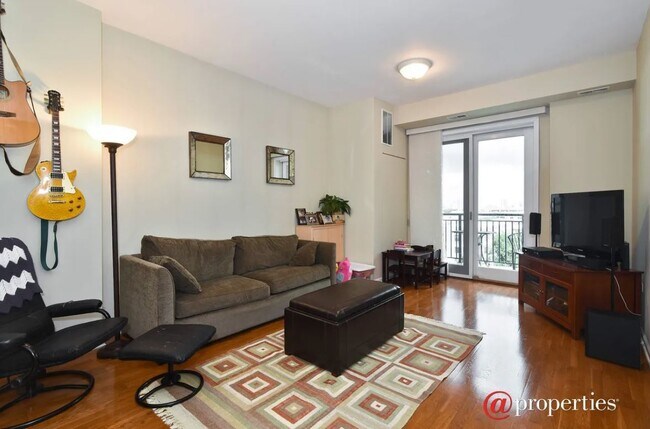 Photo - 828 W Grace St Unidad 808