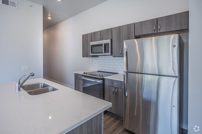 1 BR, 1 BA - 631SF