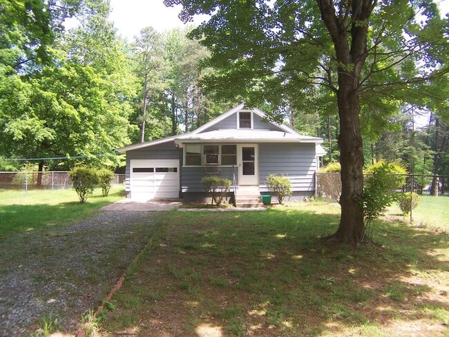 Photo - 1 Bedroom off Staley Rd!