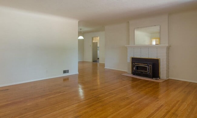 Photo - 3600 Calle del Sol NE