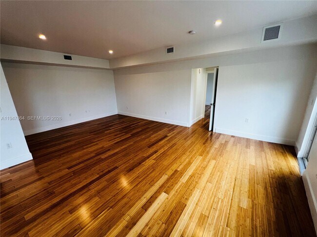 Photo - 960 Bay Dr Unit 910