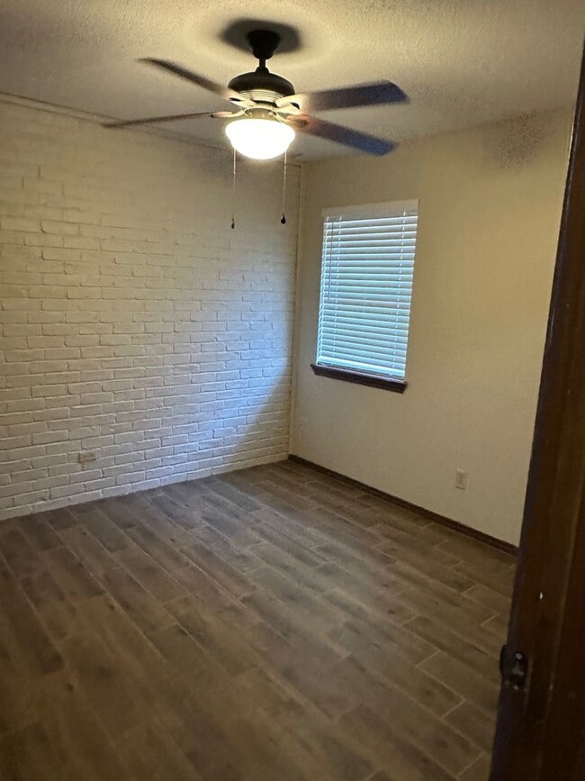 Photo - 1006 Fairway Dr