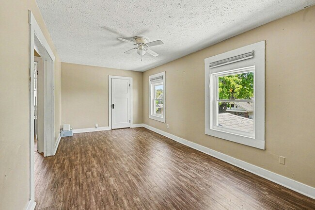 Photo - 427 Kolping Ave