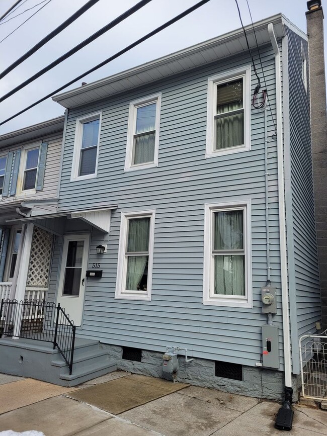 Photo - Lebanon City 3 bed- small dog allowed