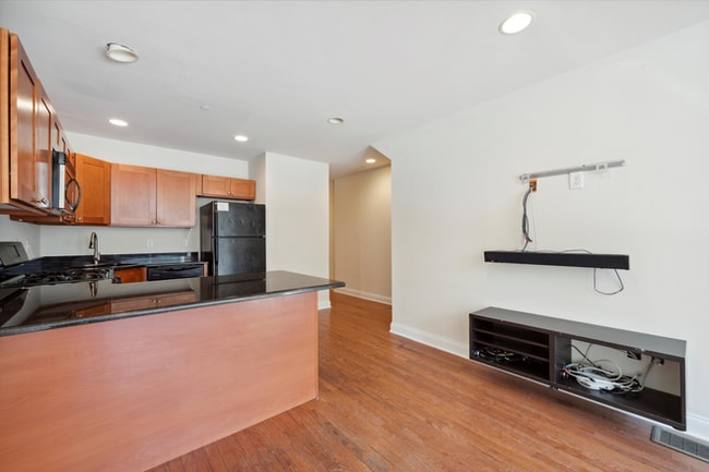 Building Photo - 1705 Arlington St Unit B Rental