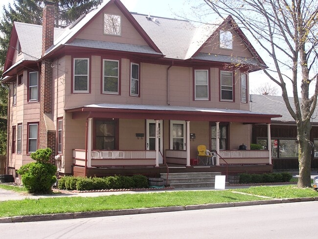 Building Photo - 1006 N Aurora St