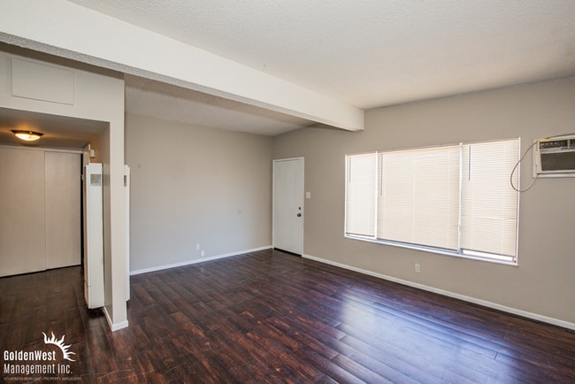 Photo - Charming & Spacious 3Bdm 2Ba Home with Private Yard in Las Vegas.