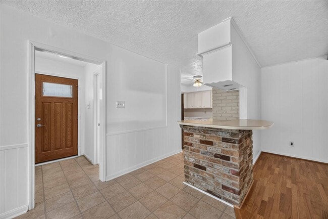 Photo - 8415 Braesdale Ln