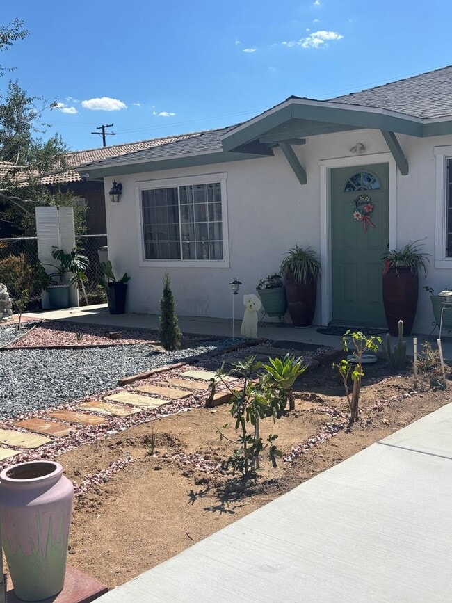 16525 Smoke Tree St Unidad Smoke Tree 1 (Main House)