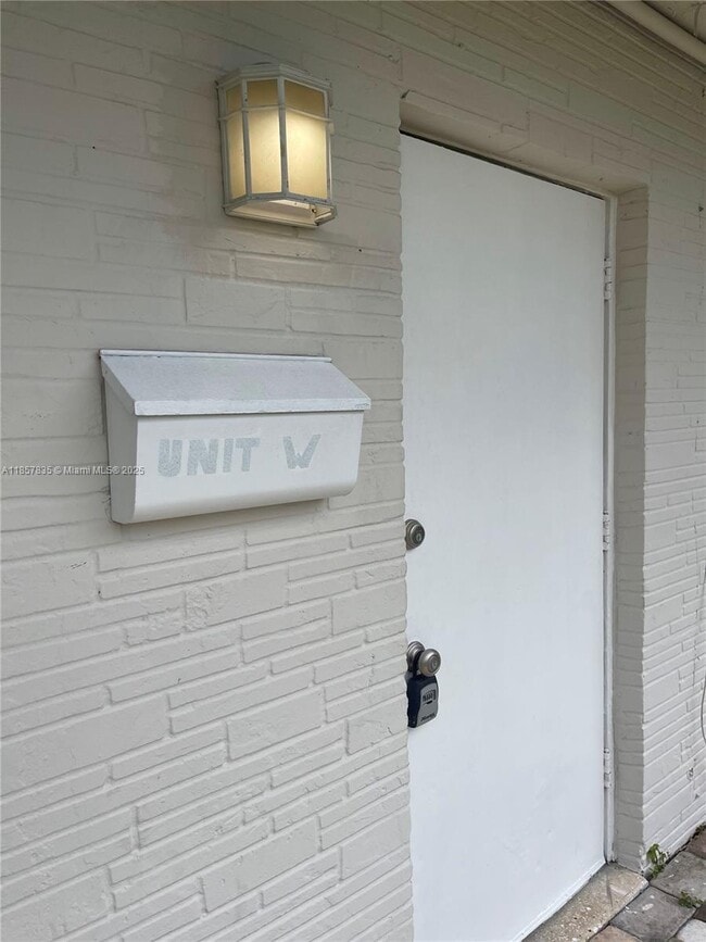 Building Photo - 1004 SW 24th Ave Unit 1-West Rental