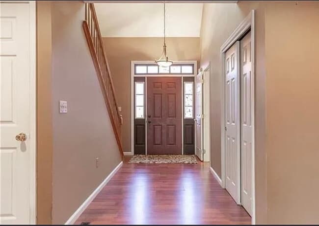 Photo - 2635 Upper Way