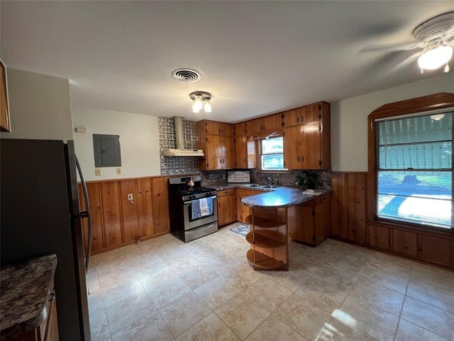 Photo - 606 W 11th St