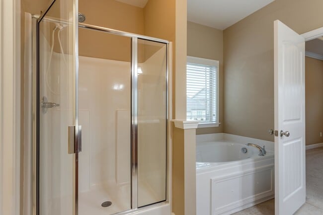 Photo - 4-Bed/3-Bath with Bonus Rm. in Spring Hill!