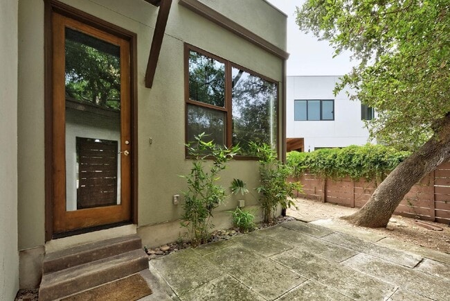 Photo - 2111 Melridge Pl