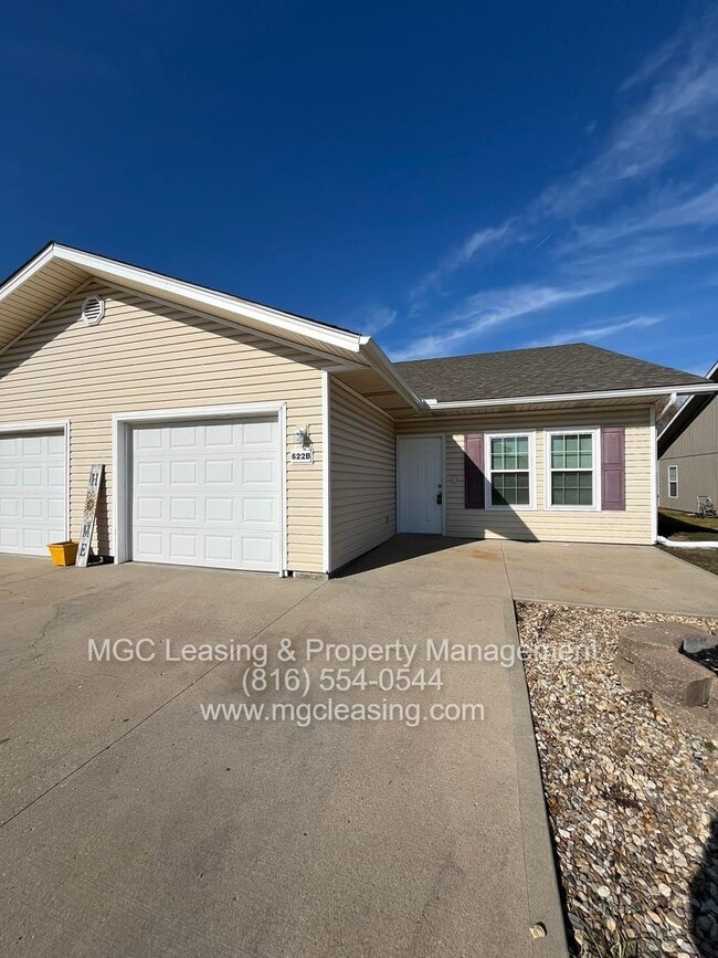 Building Photo - RANCH STYLE DUPLEX AVAILABLE NOW - SELF-TOUR!