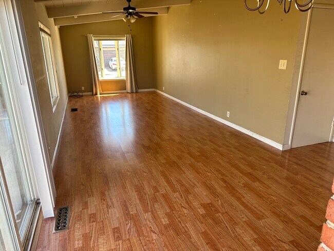 Photo - 1615 Roberta Dr