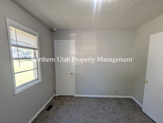 Photo - Lower Unit 2 Bed, 1 Bath Unidad Down