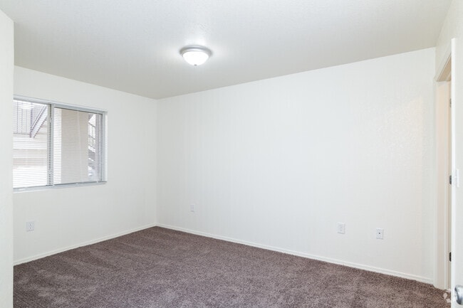 2BR, 1BA - 737SF - Primary Bedroom