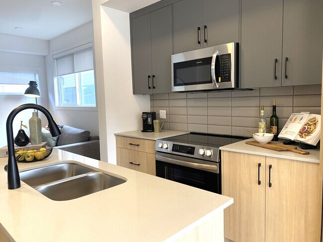 Photo - 9805-9153 153 St NW Unité MAIN 9805