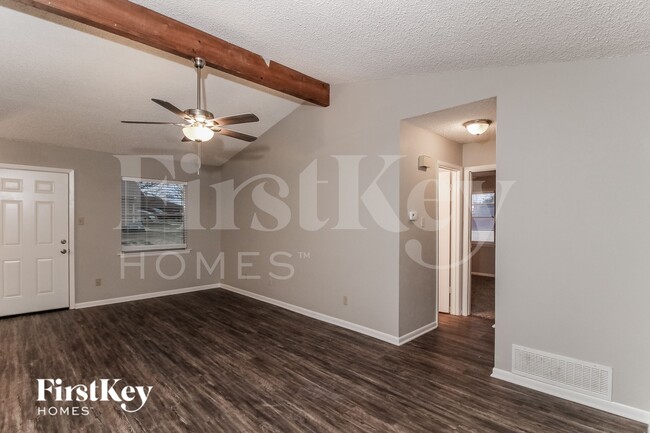 Photo - 202 Carolyn Dr