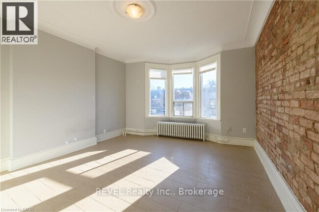 Photo - 463 1/2 King St E Unit 12