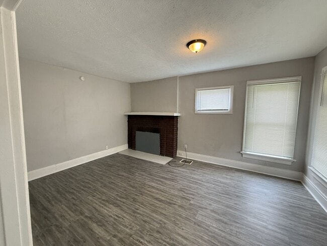 144 Oxford Ave