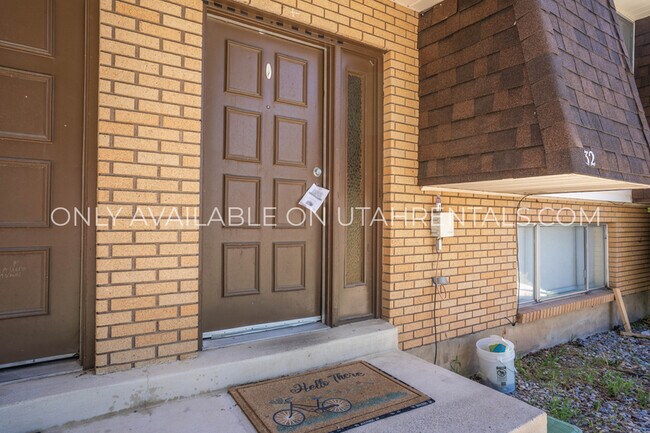 32 E 925 N St