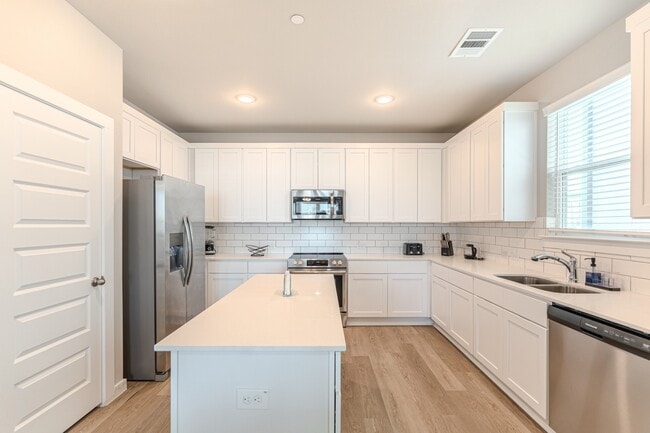 Building Photo - 494 S Centro Cir