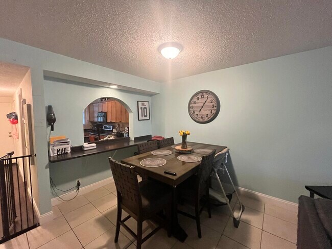 Photo - 8441 Forest Hills Dr Unidad 302
