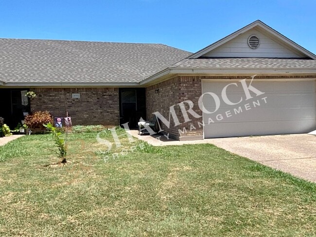 Building Photo - 10205 Lilac Ln