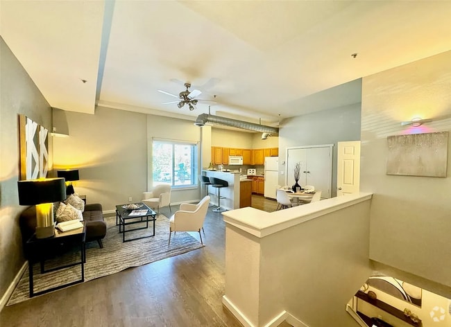 Building Photo - 70 W 6th Ave Unit 101 Rental