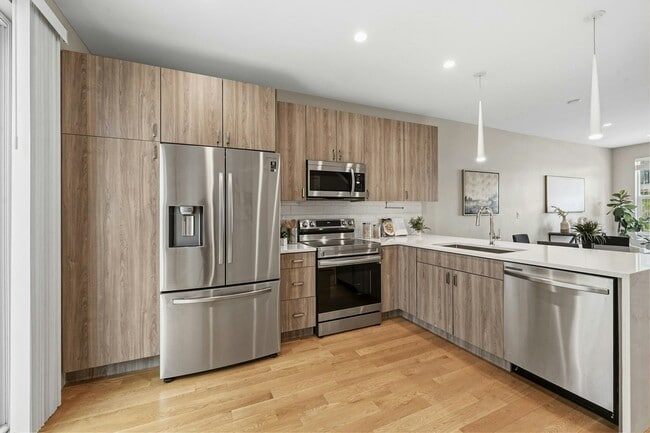 Building Photo - 4270 W 13th Ave