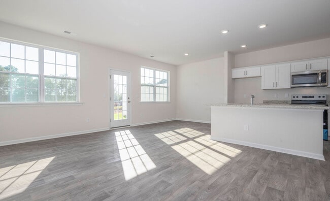 Photo - 1406 Maltese Ln