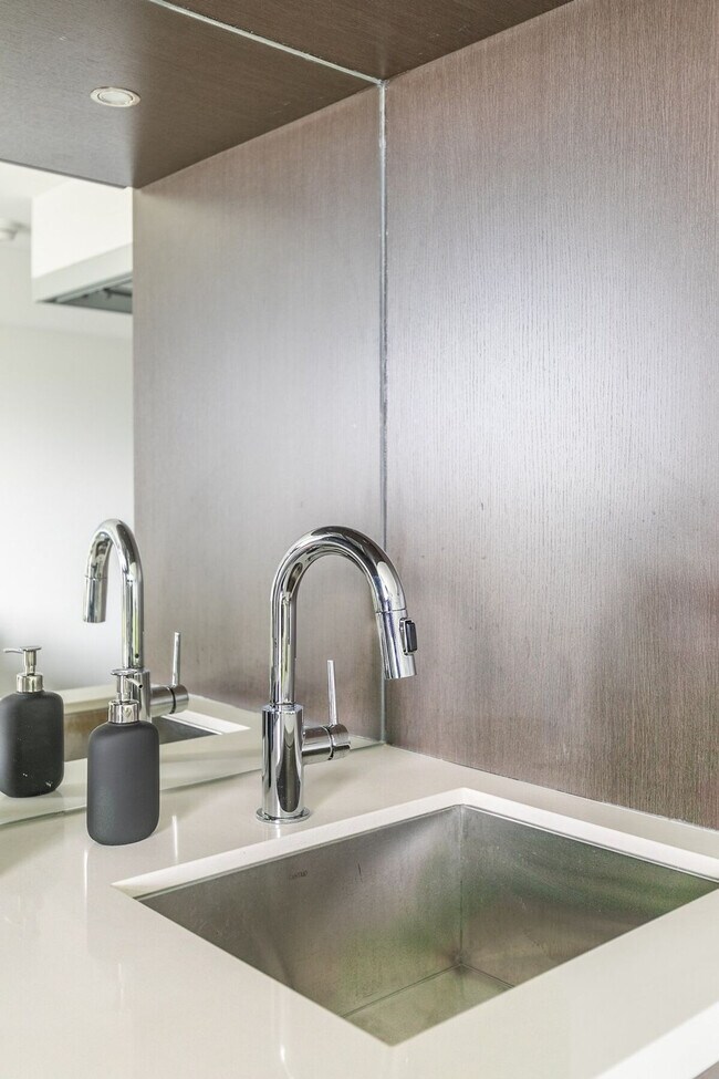 Photo - 155 Yorkville Ave Unit SI ID1505546P