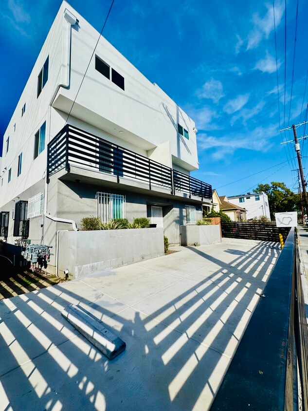 Photo - 215 E 29th St (Los Angeles, CA)