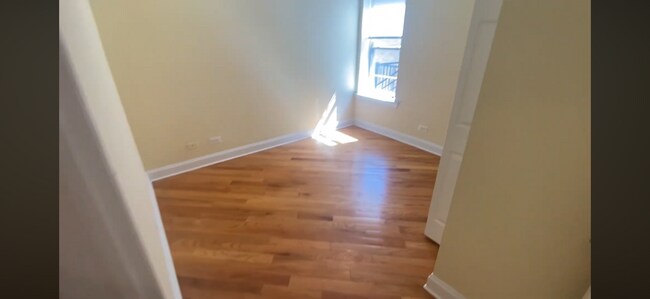 Photo - 6949 N Oakley Ave Unit 3